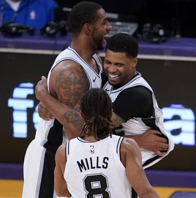 首战对阵萨 首战对阵萨